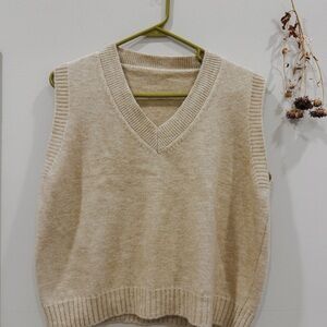 Cream Sleeveless Knit Sweater Vest